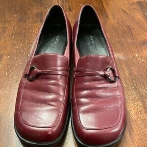 Size 8.5M Dockers loafer in burgundy